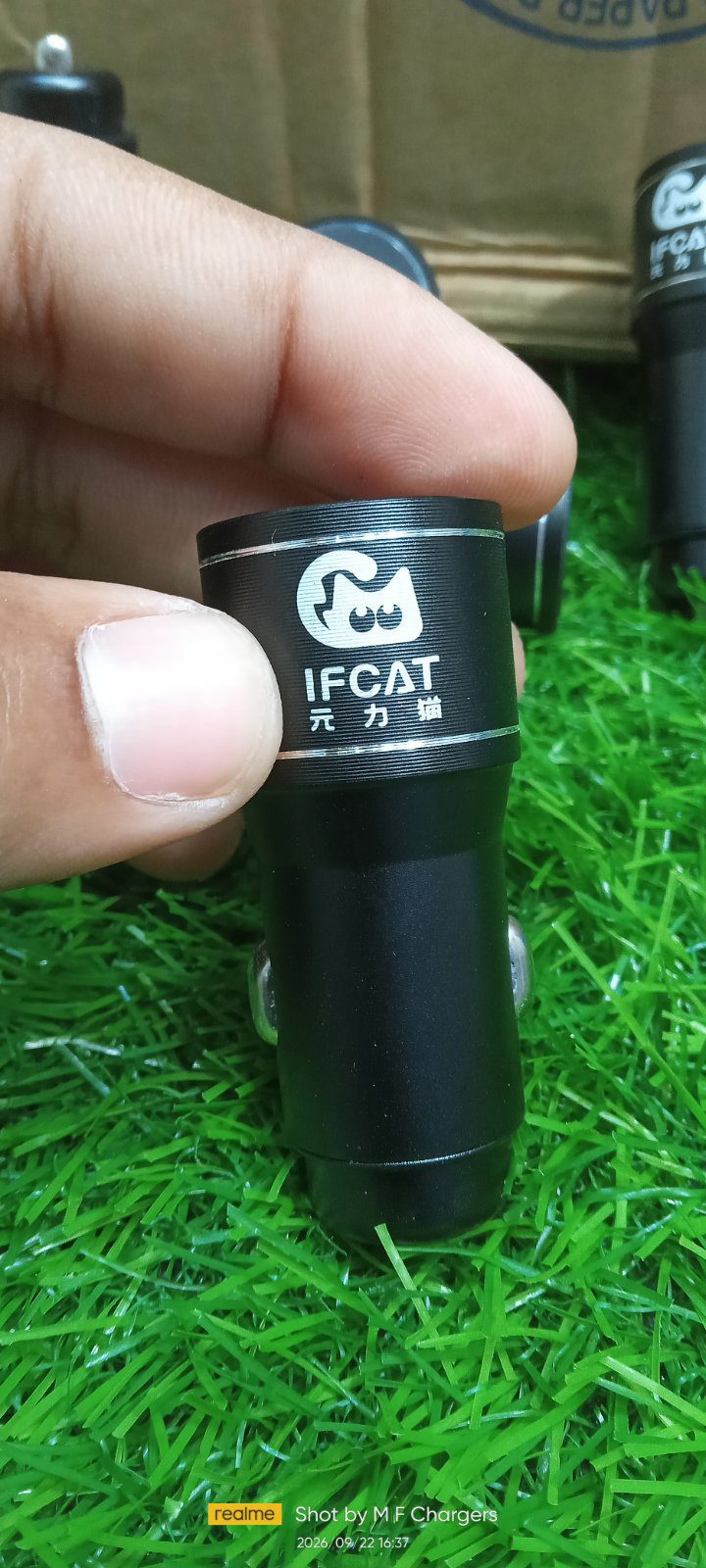 IFCAT 33W Car Charger back view M F Chargers