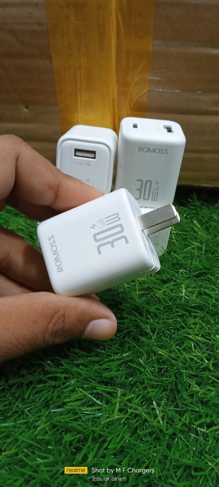 Romoss 30W GaN fast charger package and unit close-up M F Chargers