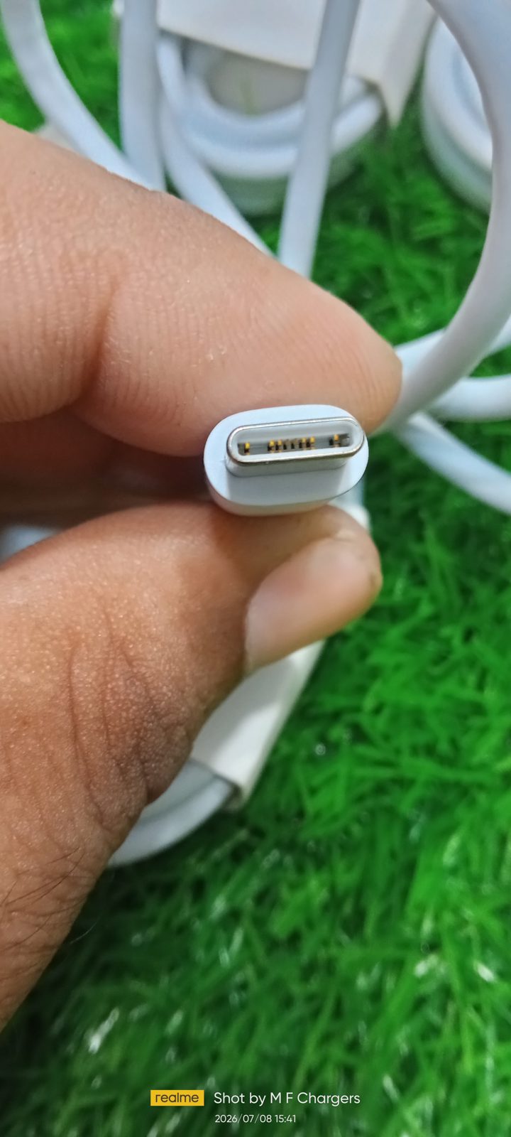 ​Close-up of Vivo Original 80W Type-C Connector Pin M F Chargers