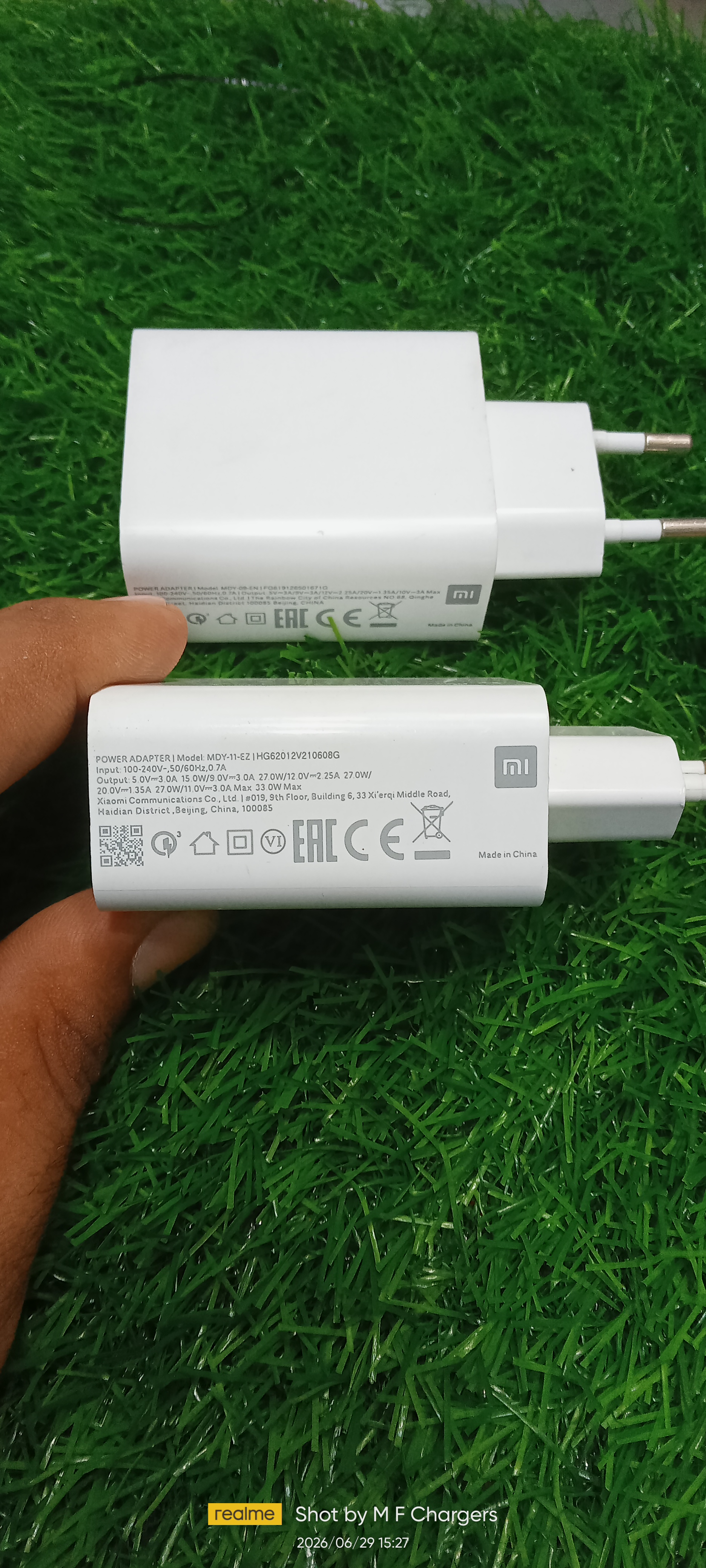 Xiaomi Mi 33W Fast Charger Side View - M F Chargers