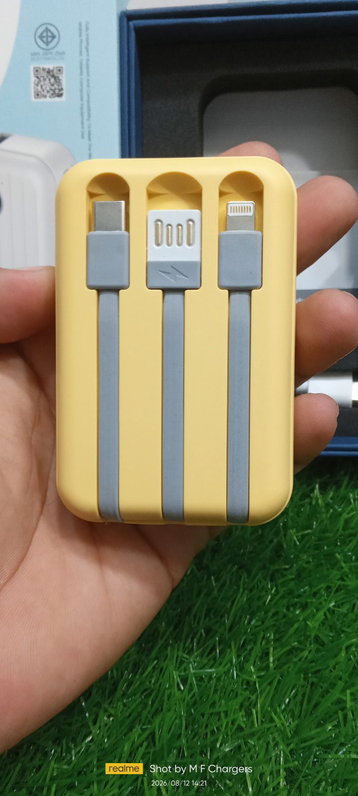 Built-in 3-in-1 Charging Cables Power Bank M F Chargers