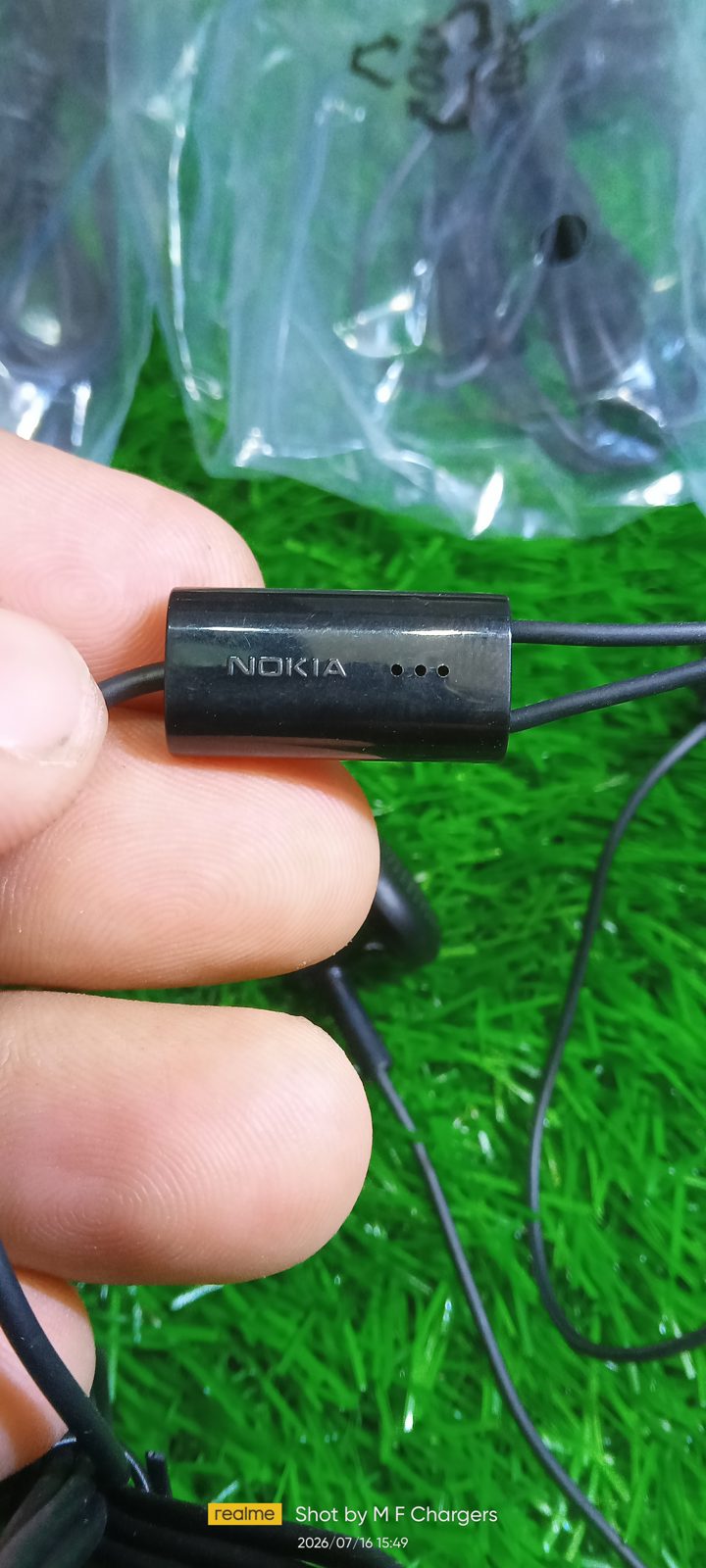 Close up of genuine Nokia WH-108 handsfree inline microphone controller - M F Chargers