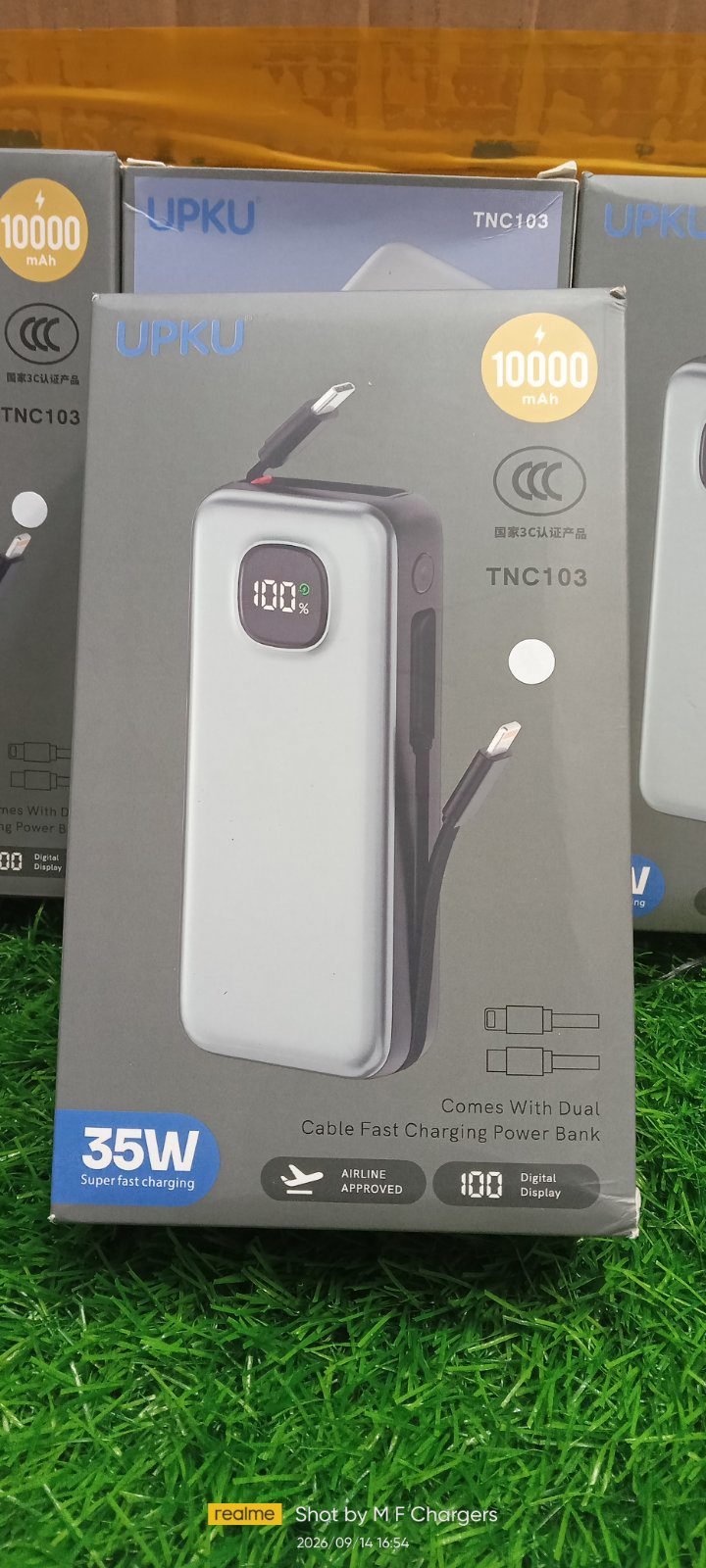 UPKU 35W 10000mAh Fast Charging Power Bank with Built-in Cables