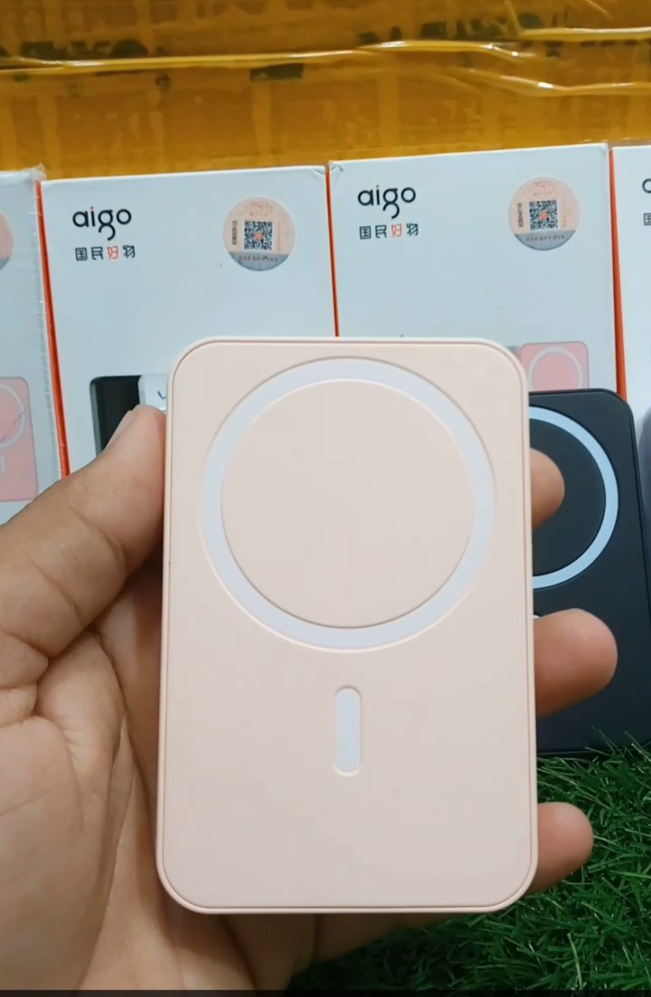 aigo A01 10000mAh MagSafe Wireless Power Bank - M F Chargers