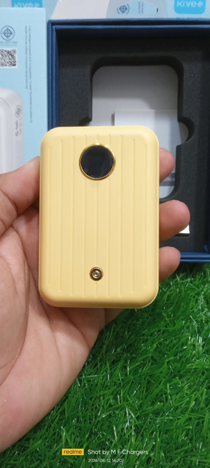 KIVEE Power Bank Compact Size in Hand M F Chargers