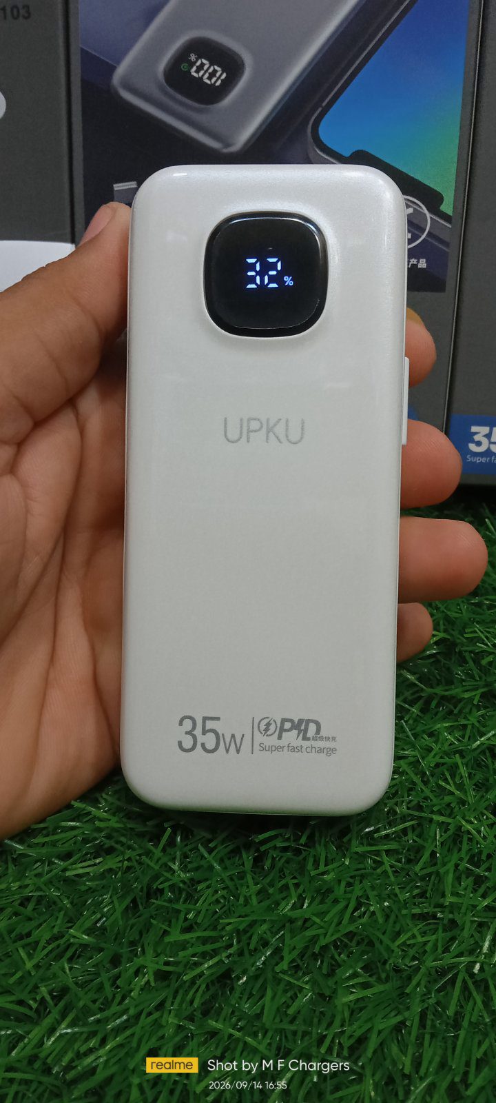 UPKU 35W 10000mAh Fast Charging Power Bank with Built-in Cables