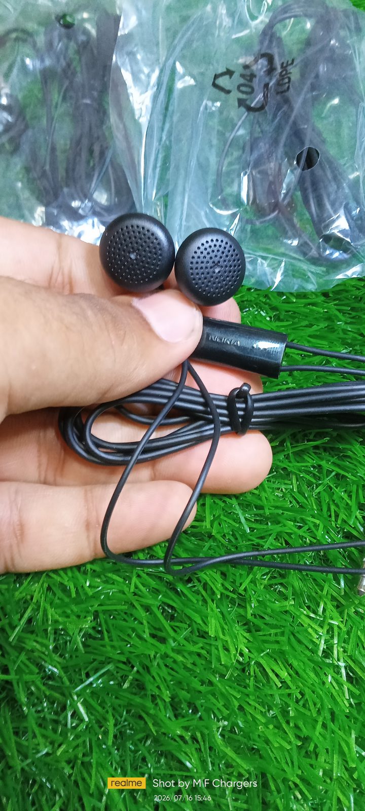 Nokia WH-108 authentic black in-ear earbuds close up shot - M F Chargers